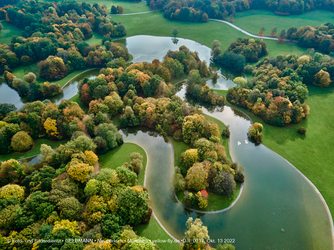 13.10.2022 - Der Ostpark mit See und Biergarten in Neuperlach 13.10.2022 - Der Ostpark mit See und Biergarten in Neuperlach